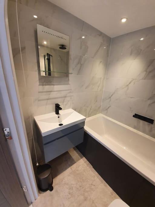 Sycamore Lodge Kent With Ev Zappi Type 2, Swimming Pool For A Fee Sellindge Ngoại thất bức ảnh